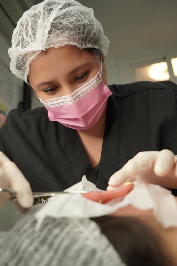 Piercing Profesional: Solo Titanio para Máxima Seguridad